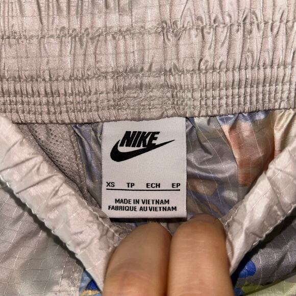 Nike Sportswear Tan & Floral Track Pants size XS women’s - Picture 6 of 16